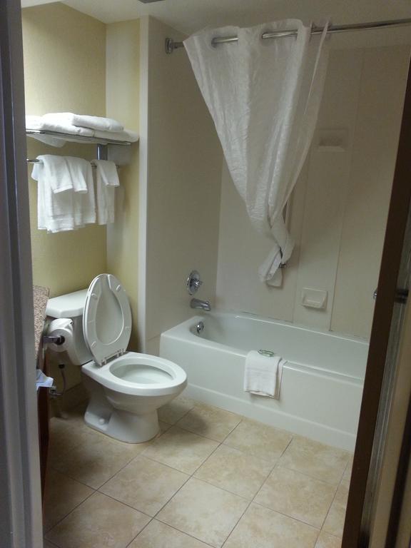 Quality Inn & Suites Saginaw Bilik gambar