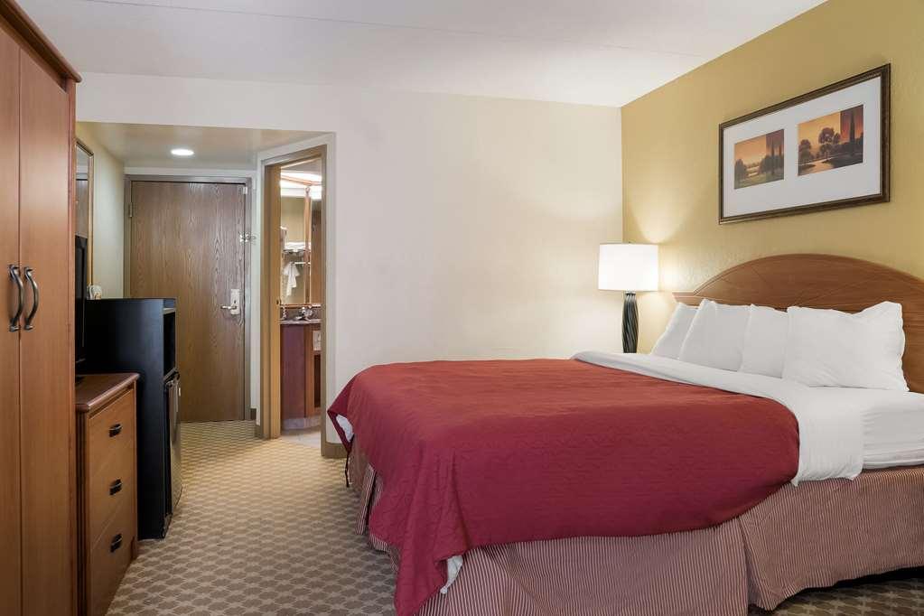 Quality Inn & Suites Saginaw Bilik gambar