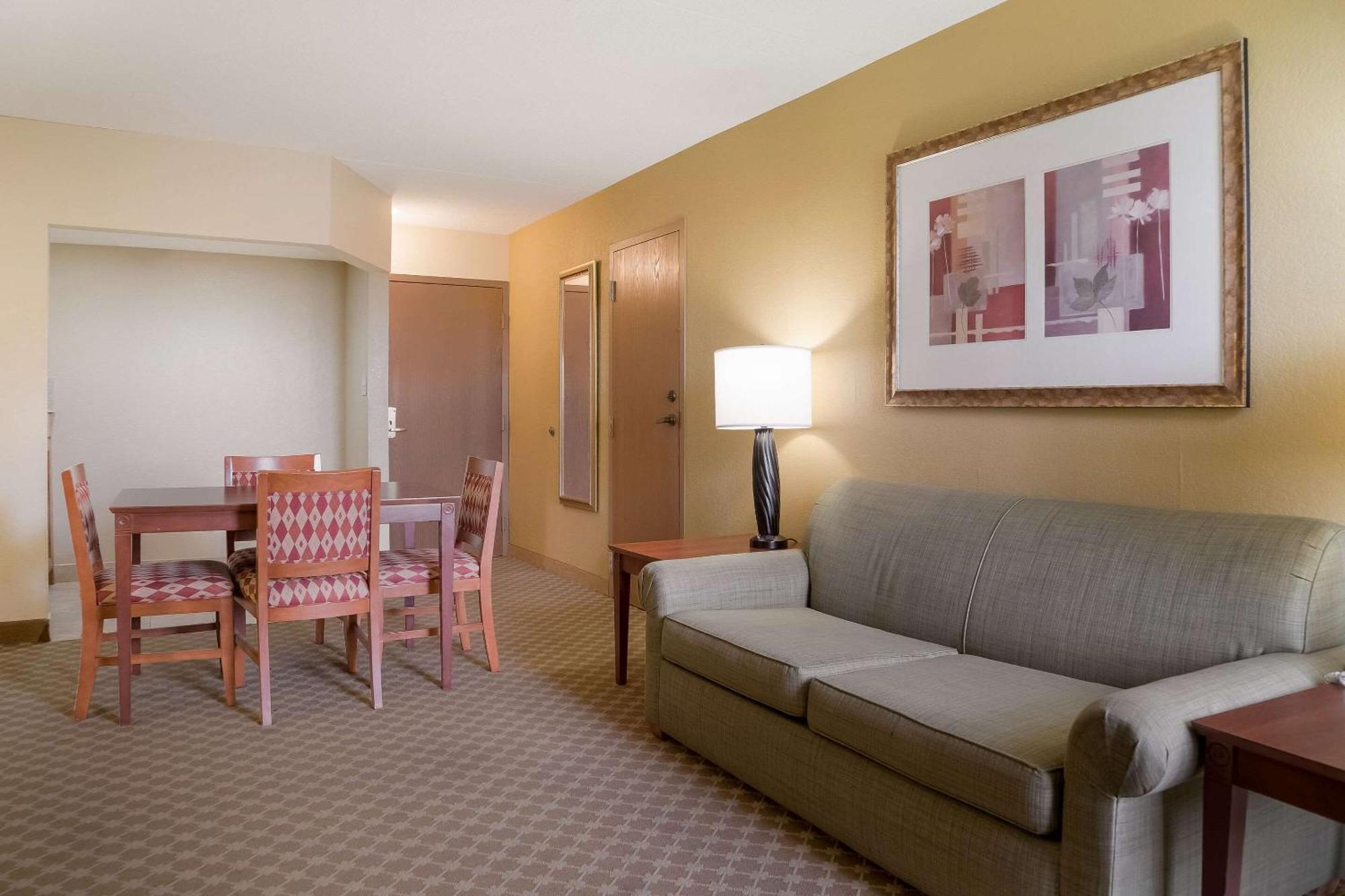 Quality Inn & Suites Saginaw Luaran gambar