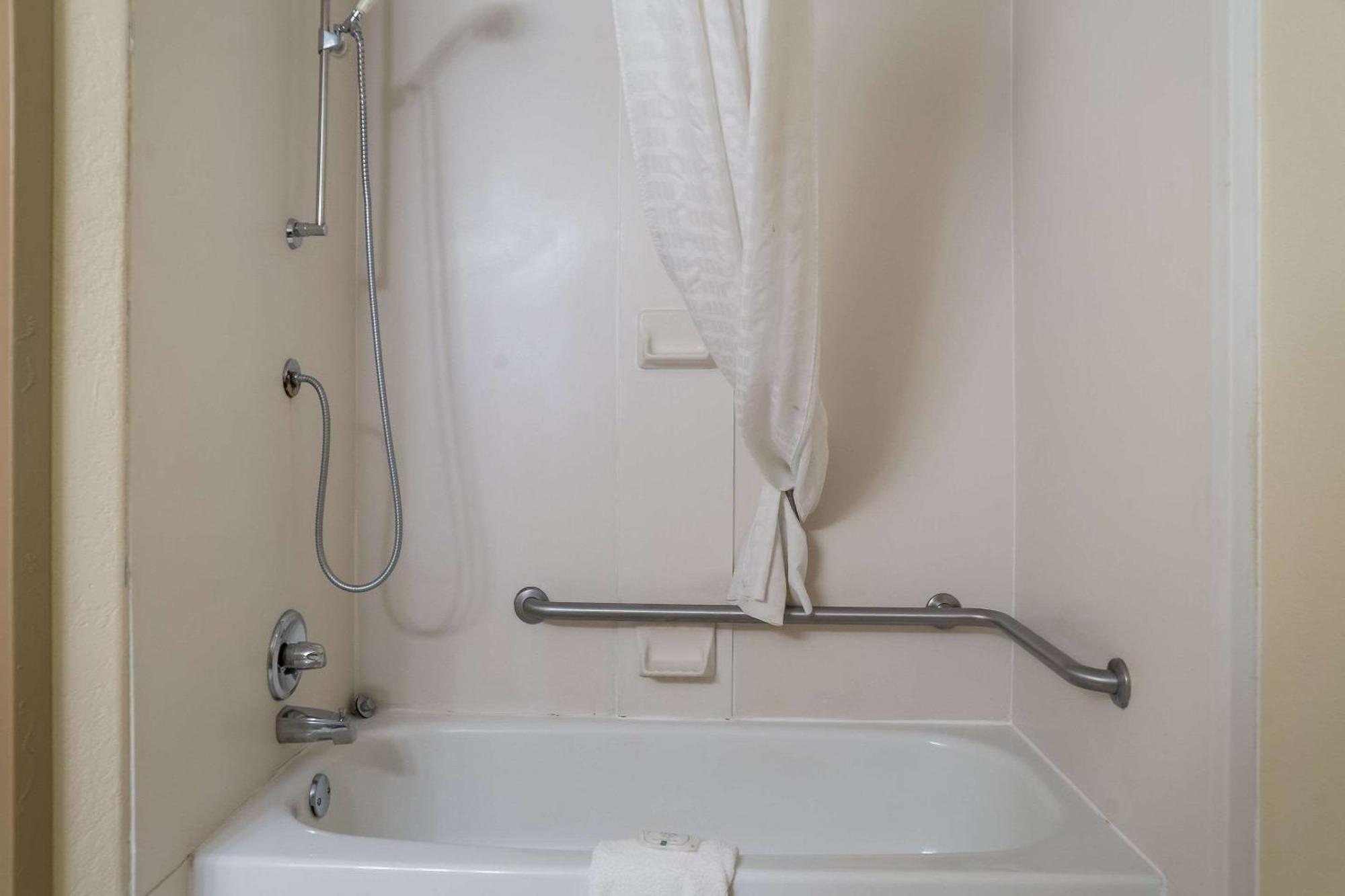 Quality Inn & Suites Saginaw Luaran gambar