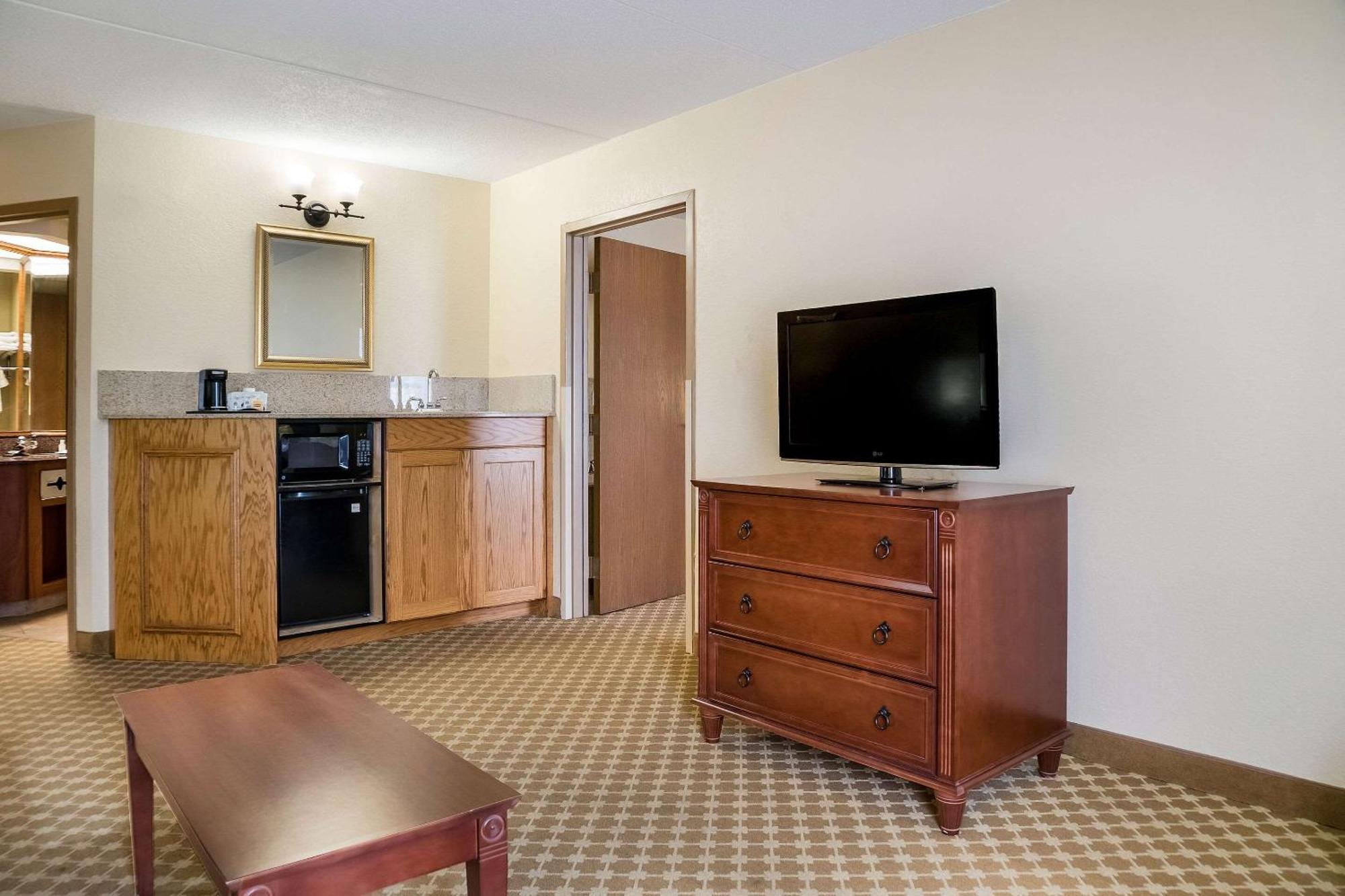 Quality Inn & Suites Saginaw Luaran gambar