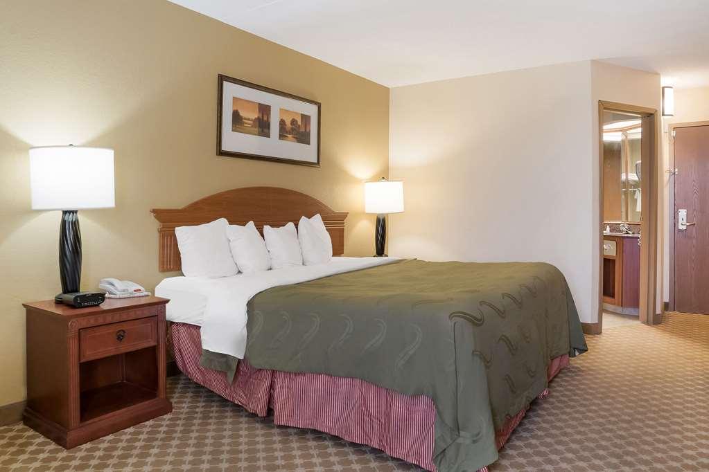 Quality Inn & Suites Saginaw Bilik gambar