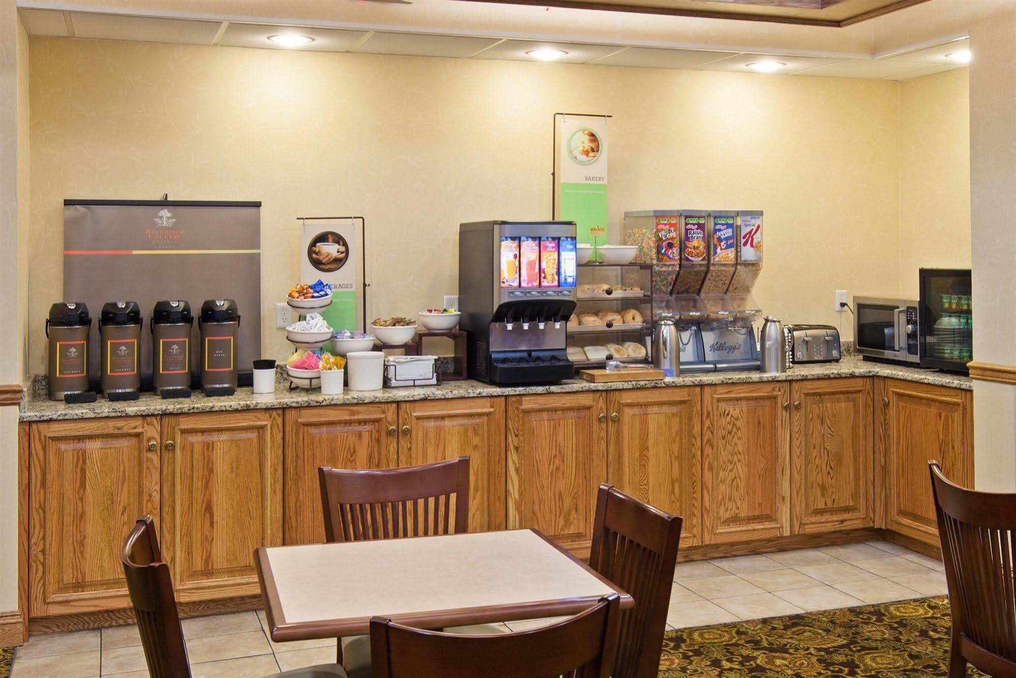Quality Inn & Suites Saginaw Restoran gambar