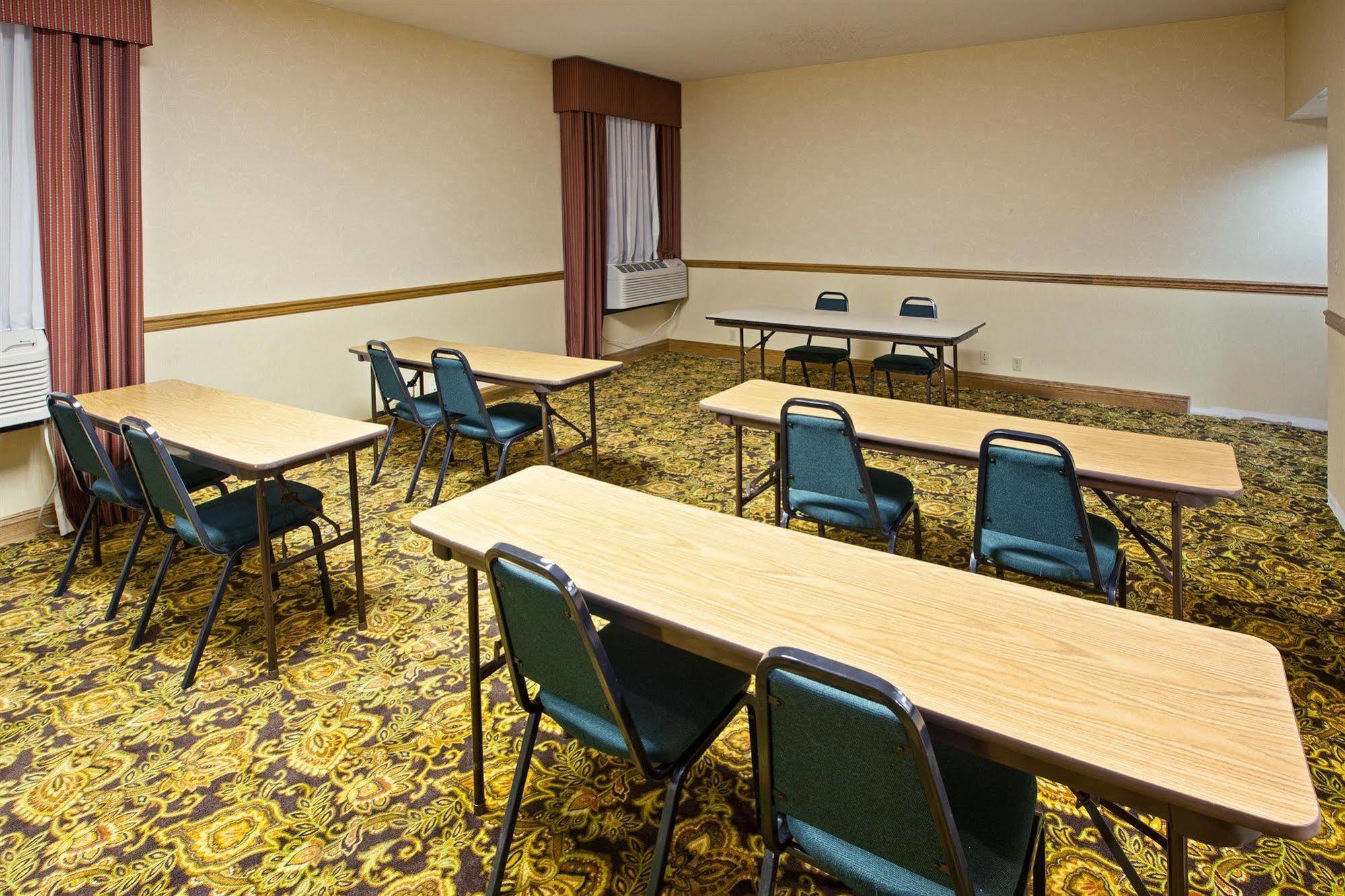 Quality Inn & Suites Saginaw Perniagaan gambar